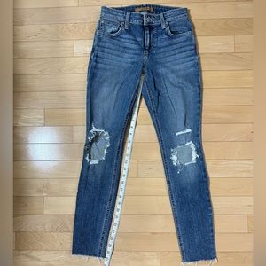 Joe’s Jeans Mid Rise Skinny Ankle
The Icon